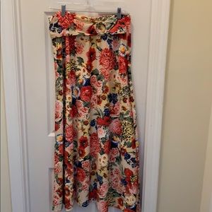 Adorable floral maxi skirt